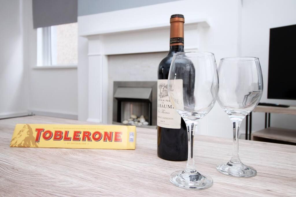 Holiday House For 7 Guests, Free Wi-Fi & Self Check-In Explore Newport Villa Bagian luar foto