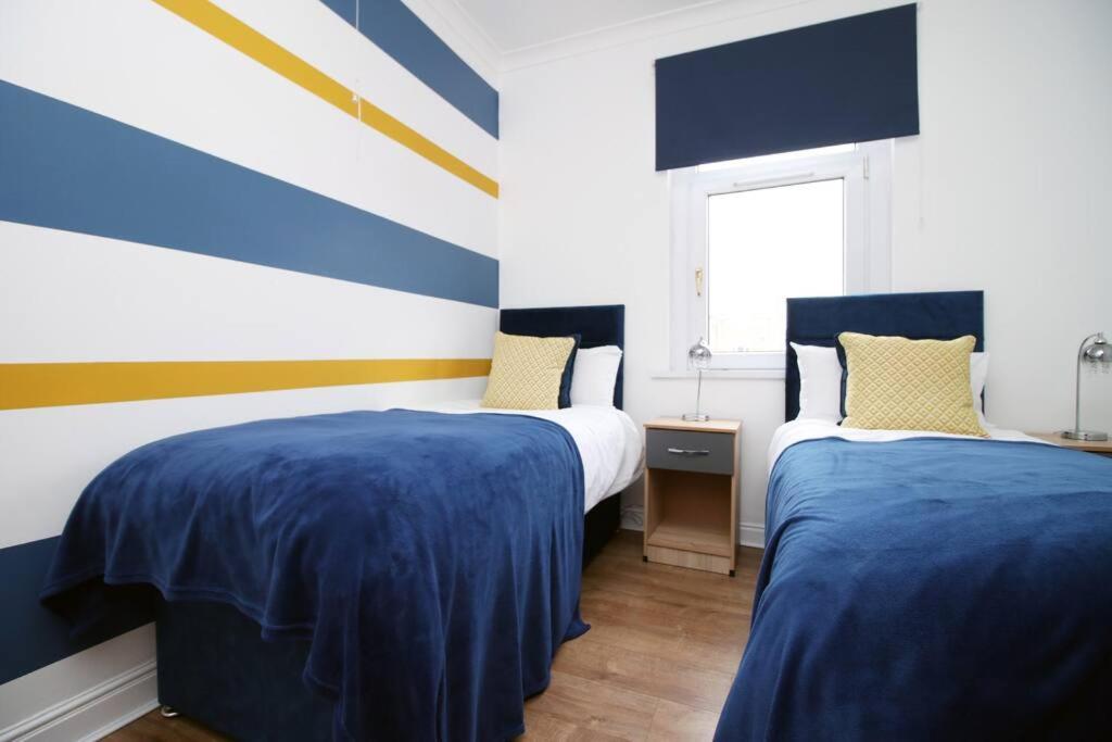 Holiday House For 7 Guests, Free Wi-Fi & Self Check-In Explore Newport Villa Bagian luar foto
